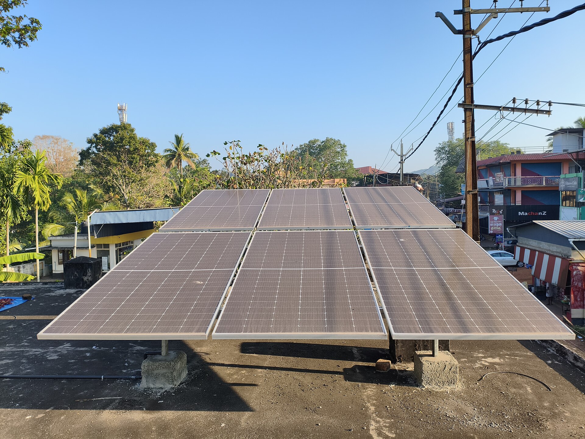 Telhado com painéis solares